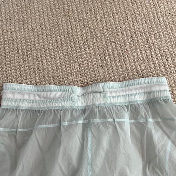 NWT Lululemon step out short - Picture 4 of 7